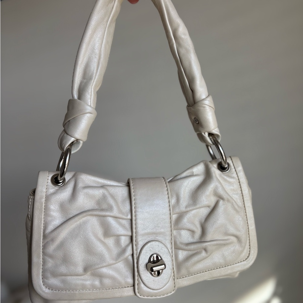 RARE Vintage/Y2K Coach White Pearlescent Soft Slouch Bow Bag